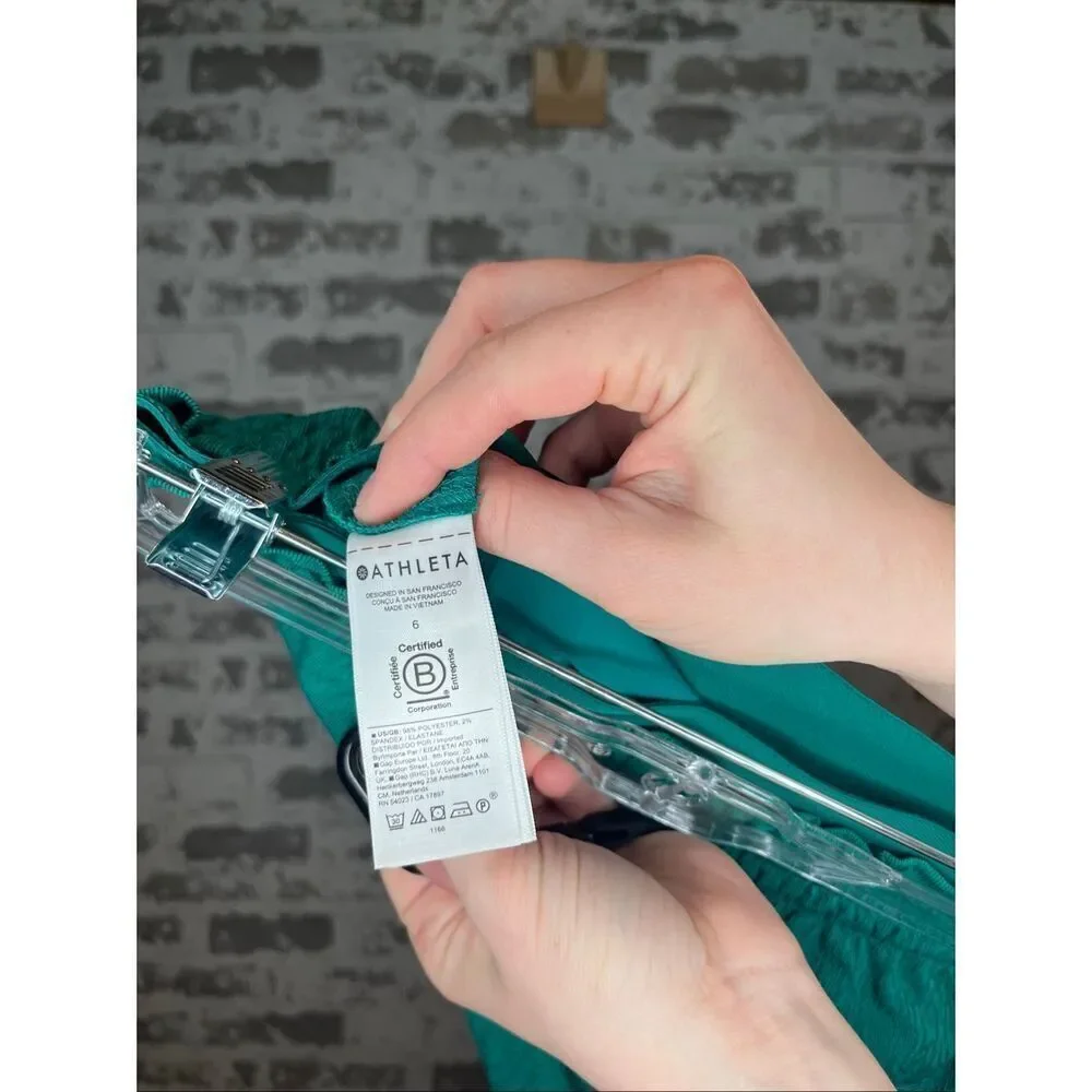 Athleta | women green wide leg cropped pants